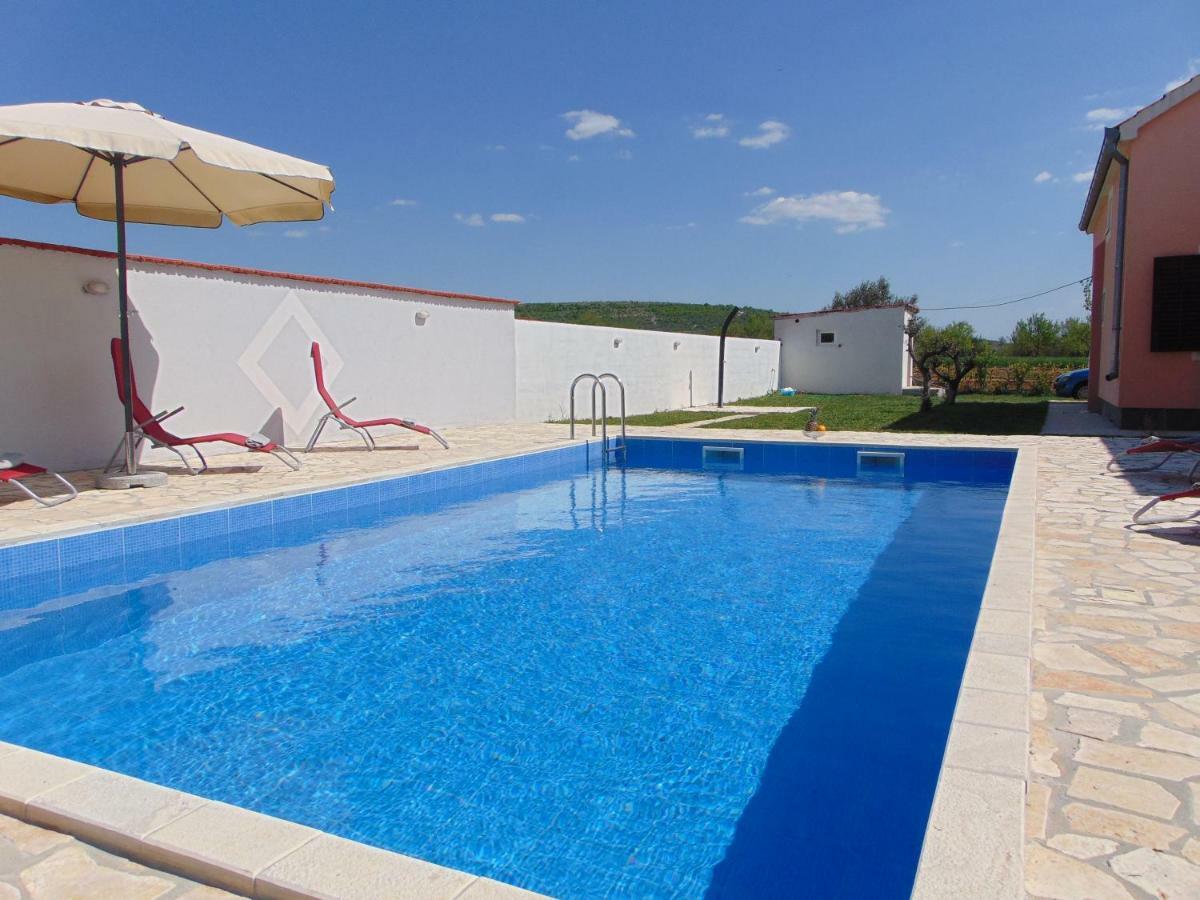 Holiday Home Donji Lepuri Lisicici Bagian luar foto